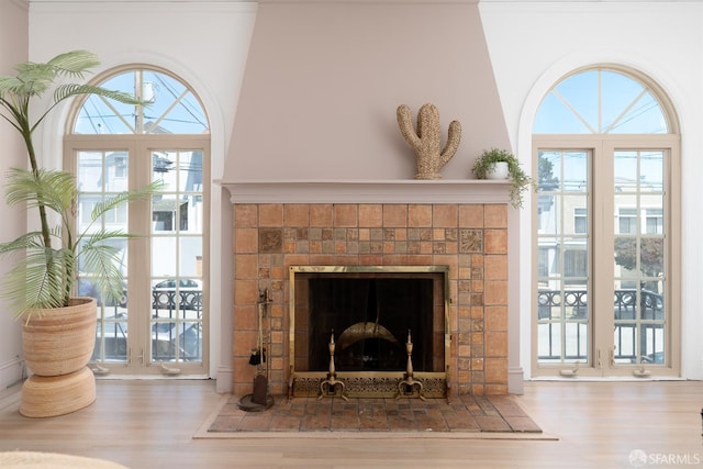 651 29th Ave, San Francisco, CA 94121 - detailed view of a tiled fireplace and wood finished floors