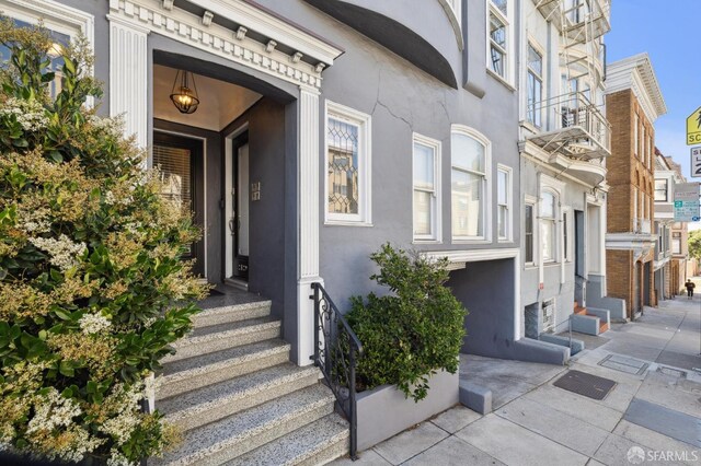 2427 Franklin St, San Francisco, CA 94123 - view of exterior entry featuring stucco siding