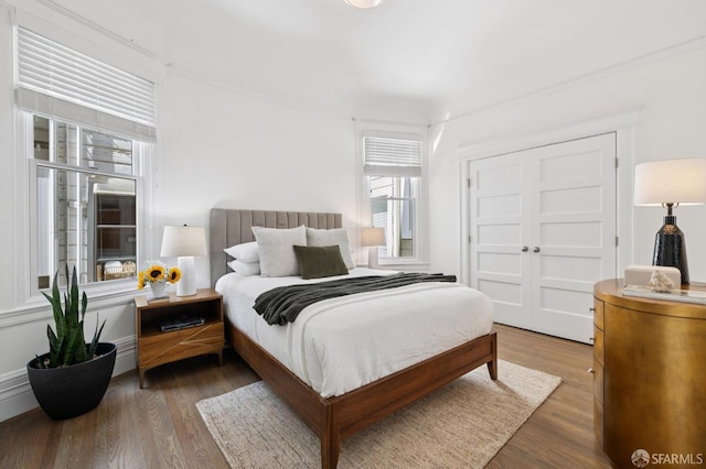 2427 Franklin St, San Francisco, CA 94123 - bedroom featuring multiple windows, wood finished floors, and a closet