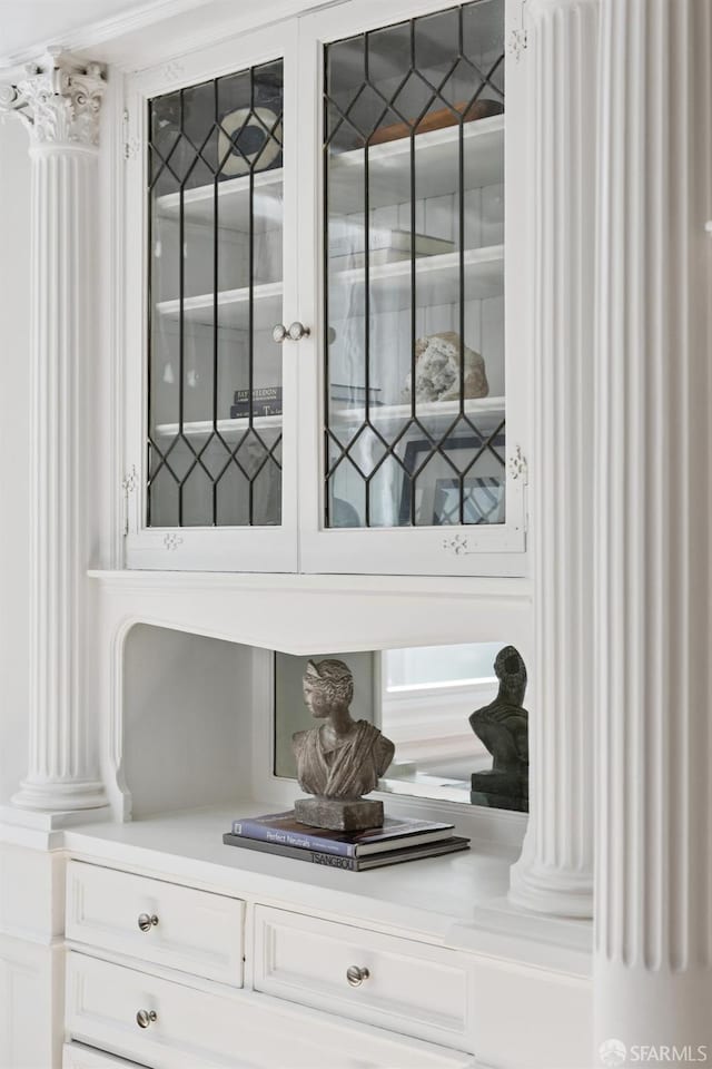 2427 Franklin St, San Francisco, CA 94123 - detailed view of decorative columns