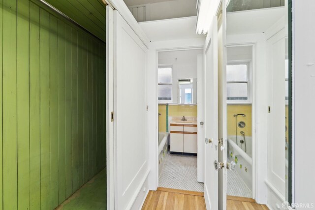 1915 Laguna St Unit 4, San Francisco, CA 94115 - hallway with a sink and light wood finished floors