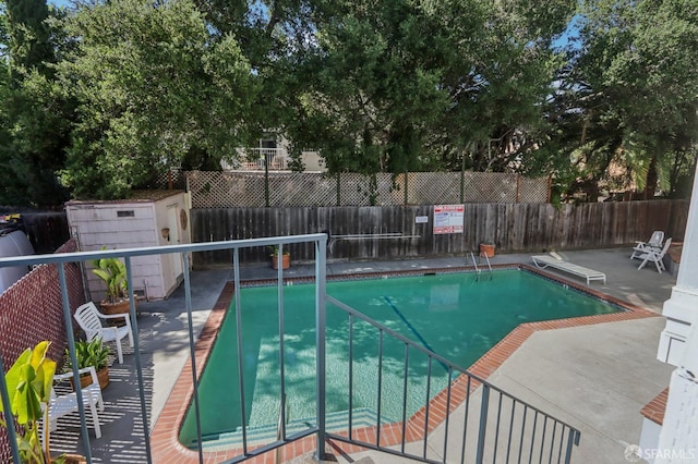 1140 Whipple Ave Unit 21, Redwood City, CA 94062 - community pool with a patio area