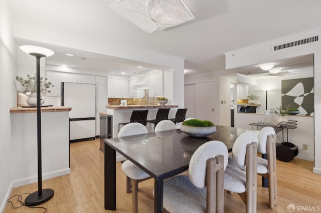 dining room with light hardwood / wood-style floors