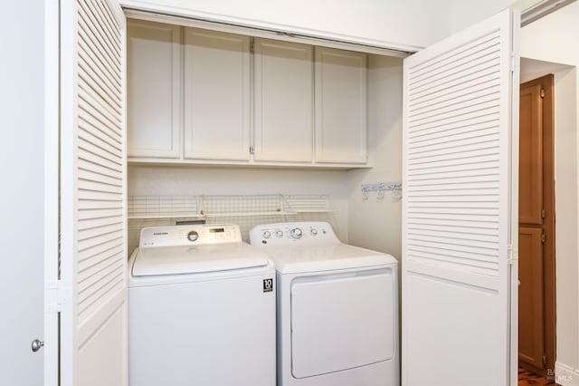 laundry room featuring cabinet space and washer and clothes dryer