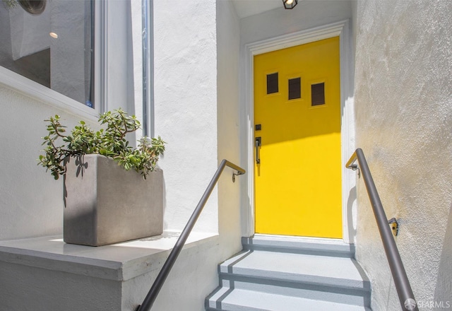 view of exterior entry with stucco siding