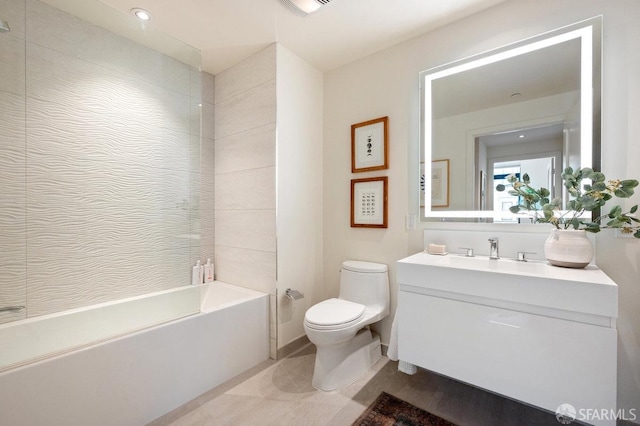 full bathroom with vanity, toilet, and tiled shower / bath