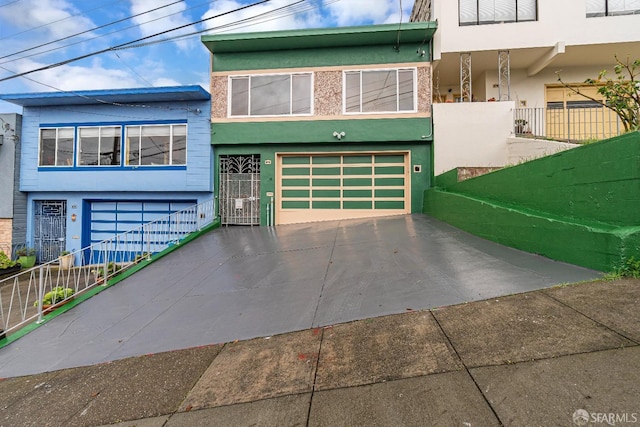 view of front facade featuring a garage