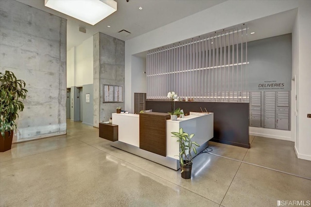 1400 Mission St, San Francisco, CA 94103 - reception area featuring a towering ceiling