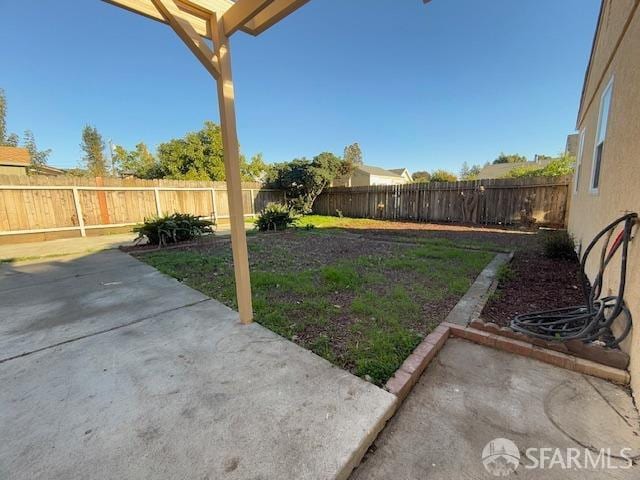 view of yard featuring a patio area