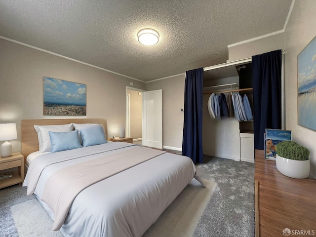 bedroom featuring crown molding, dark hardwood / wood-style flooring, a closet, and a textured ceiling