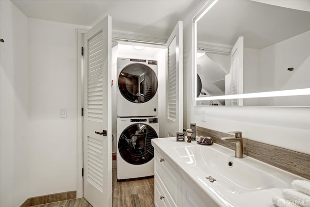 150 Eureka St, San Francisco, CA 94114 - laundry room with estacked washer and dryer and baseboards