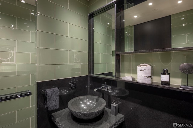 bathroom featuring tasteful backsplash and sink