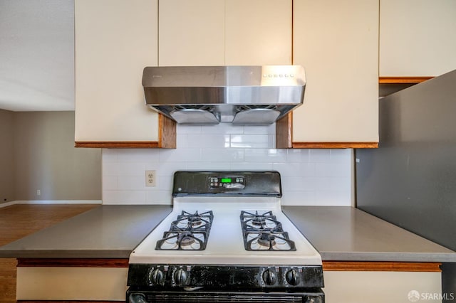 1021 San Luis Cir Unit 612, Daly City, CA 94014 - kitchen with range with gas cooktop, extractor fan, refrigerator, tasteful backsplash, and wood finished floors