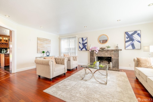 living area with baseboards, dark wood-style flooring, and crown molding