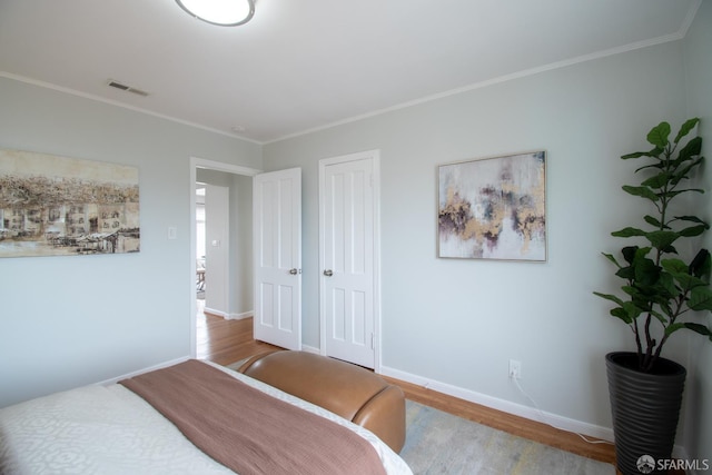 1579 46th Ave, San Francisco, CA 94122 - bedroom featuring wood finished floors, crown molding, and a closet