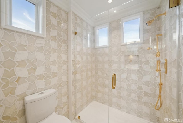 full bath with toilet, a shower stall, and recessed lighting