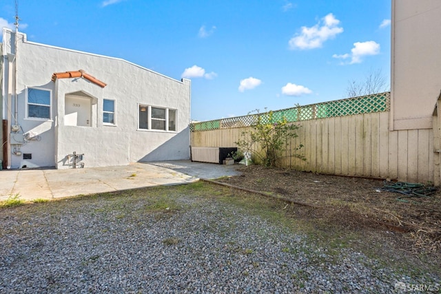 view of yard featuring a patio