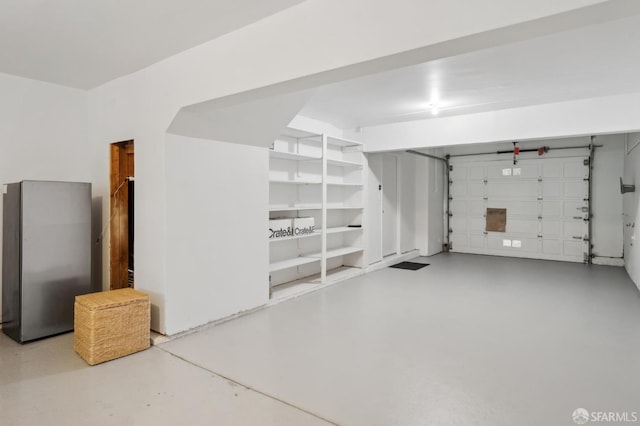 garage with freestanding refrigerator