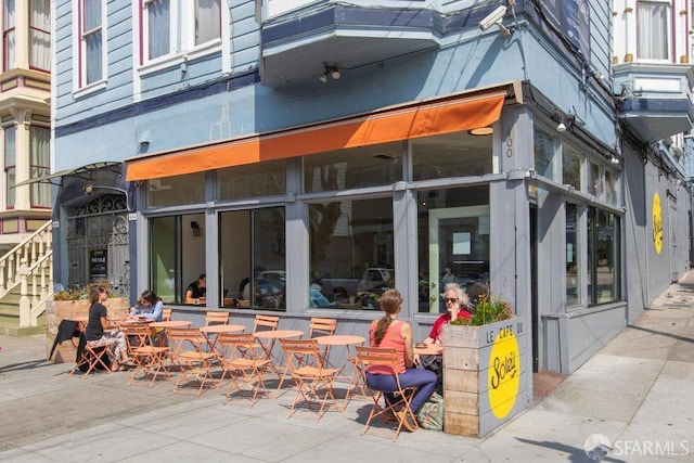 221 Noe St Unit 12, San Francisco, CA 94114 - rear view of property featuring a patio