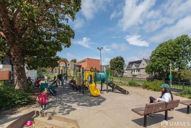 221 Noe St Unit 12, San Francisco, CA 94114 - view of community play area