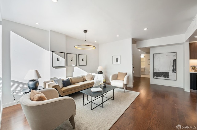 living area with baseboards, dark wood-type flooring, and recessed lighting