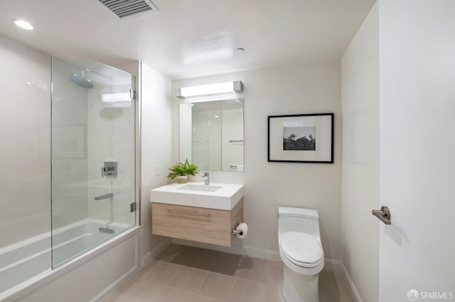 full bathroom with shower / bath combination with glass door, visible vents, toilet, vanity, and baseboards