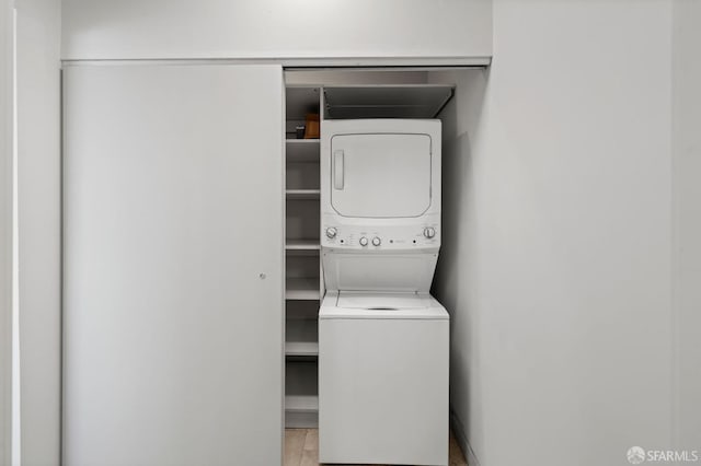 laundry area with laundry area and stacked washer and clothes dryer