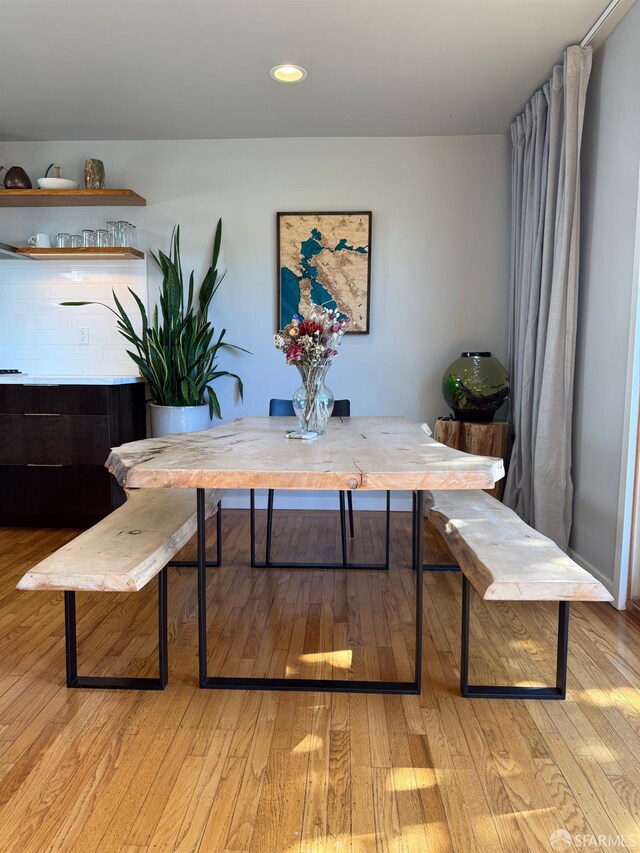 2543 44th Ave, San Francisco, CA 94116 - dining room featuring light wood-type flooring and recessed lighting