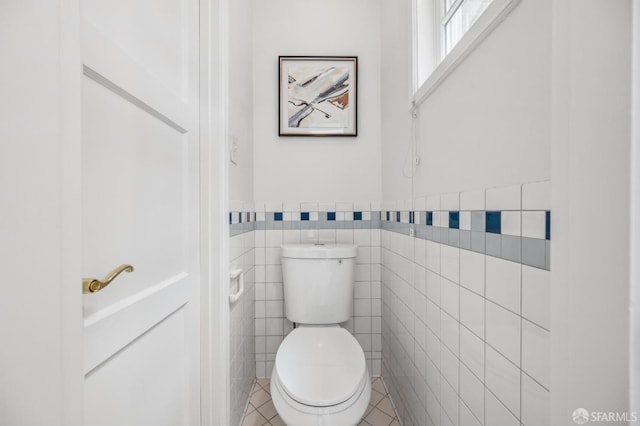 25 Roselyn Ter, San Francisco, CA 94118 - bathroom with toilet, tile walls, tile patterned floors, and wainscoting