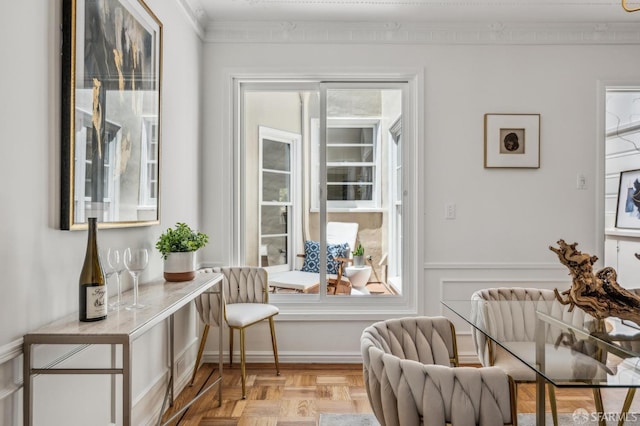 25 Roselyn Ter, San Francisco, CA 94118 - sitting room with ornamental molding