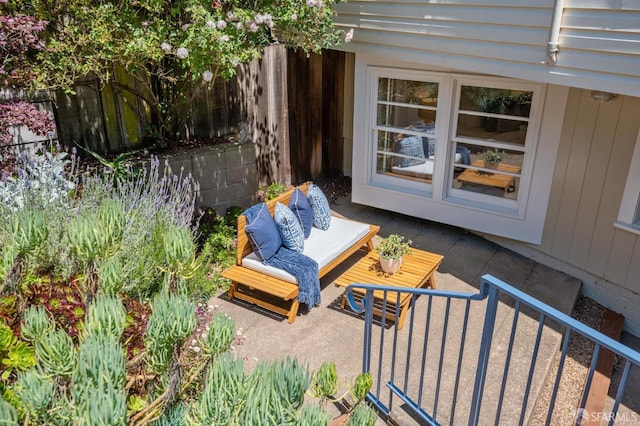 25 Roselyn Ter, San Francisco, CA 94118 - view of patio with fence