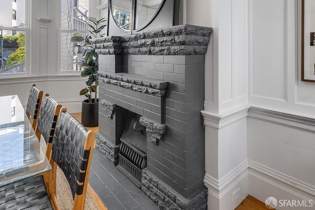 813 Union St, San Francisco, CA 94133 - detailed view of a decorative wall