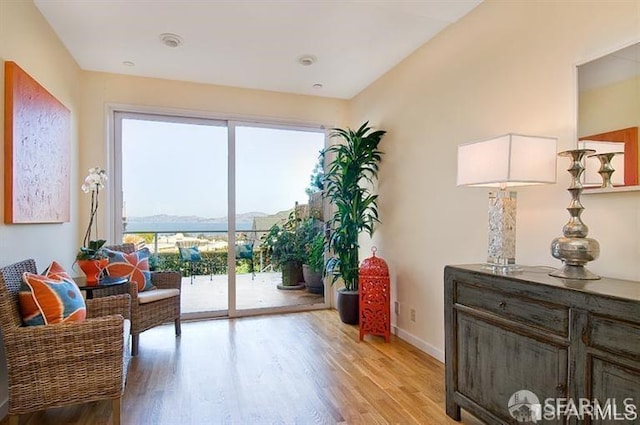 2040 Broadway St Unit 102, San Francisco, CA 94115 - sitting room featuring light wood-style floors