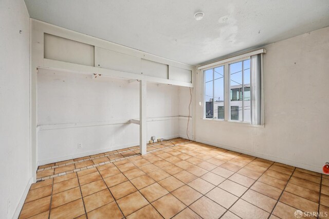 80 Bronte St, San Francisco, CA 94110 - view of tiled spare room