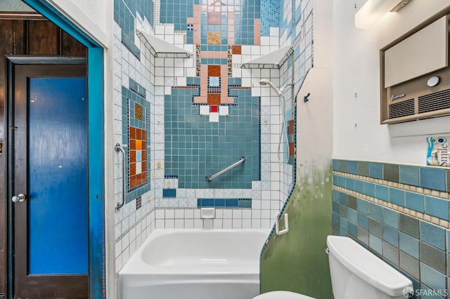 80 Bronte St, San Francisco, CA 94110 - bathroom with tile walls, wainscoting, and tub / shower combination