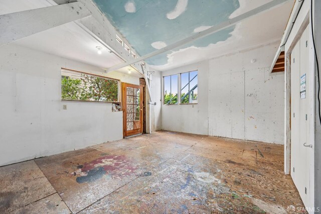 80 Bronte St, San Francisco, CA 94110 - unfurnished room featuring healthy amount of natural light