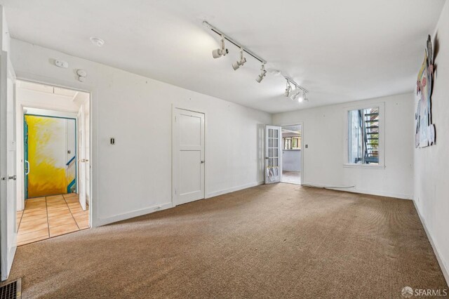 80 Bronte St, San Francisco, CA 94110 - carpeted empty room with rail lighting and baseboards
