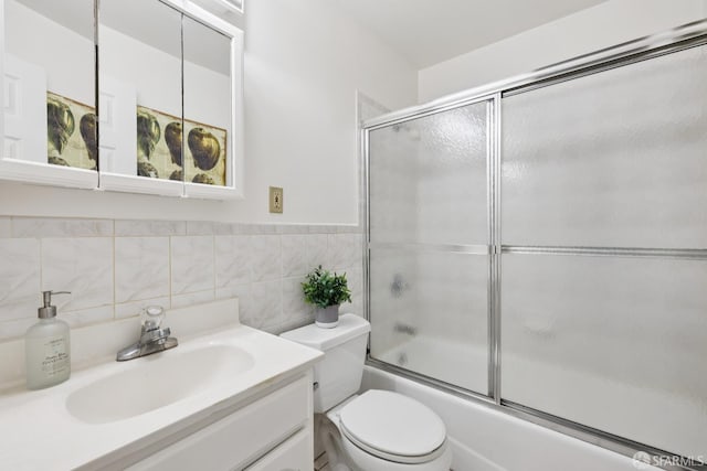 1874 34th Ave, San Francisco, CA 94122 - full bath with vanity and enclosed tub / shower combo
