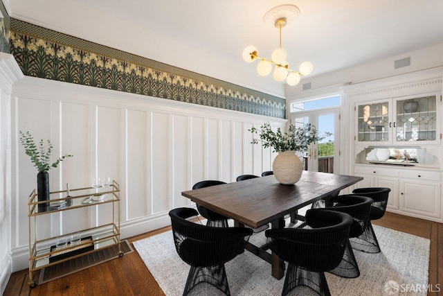 dining space featuring a chandelier, dark wood finished floors, and visible vents