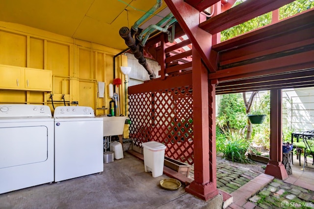 772-774 14th St, San Francisco, CA 94114 - laundry area with washing machine and dryer