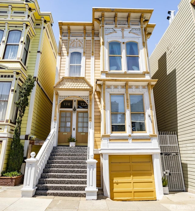 772-774 14th St, San Francisco, CA 94114 - italianate house featuring an attached garage