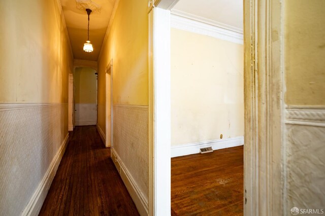 772-774 14th St, San Francisco, CA 94114 - hallway featuring wood finished floors, arched walkways, wainscoting, and crown molding