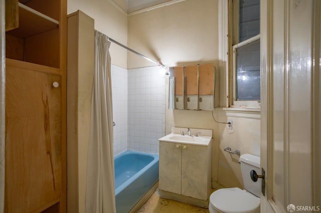 772-774 14th St, San Francisco, CA 94114 - full bathroom featuring shower / tub combo, toilet, and vanity