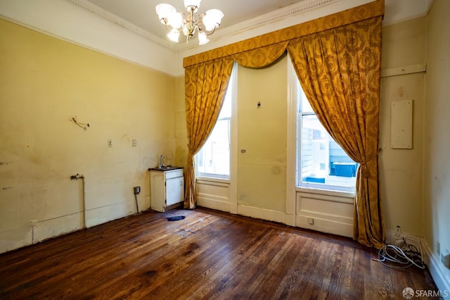 772-774 14th St, San Francisco, CA 94114 - spare room featuring wood finished floors, a chandelier, and ornamental molding