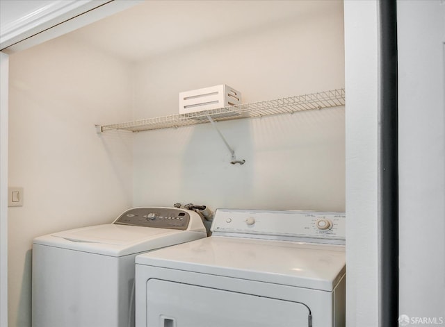 washroom with laundry area and washer and clothes dryer