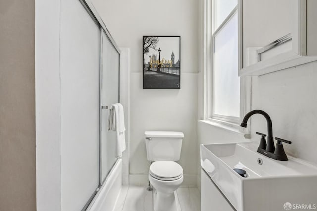 432 Buchanan St, San Francisco, CA 94102 - full bathroom featuring vanity, toilet, and enclosed tub / shower combo