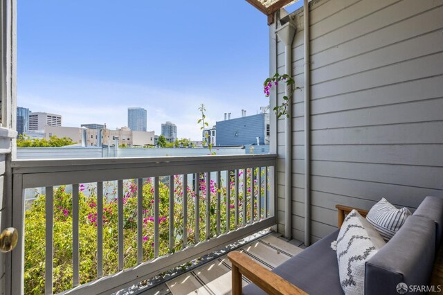 221 Lily St, San Francisco, CA 94102 - balcony with a view of city
