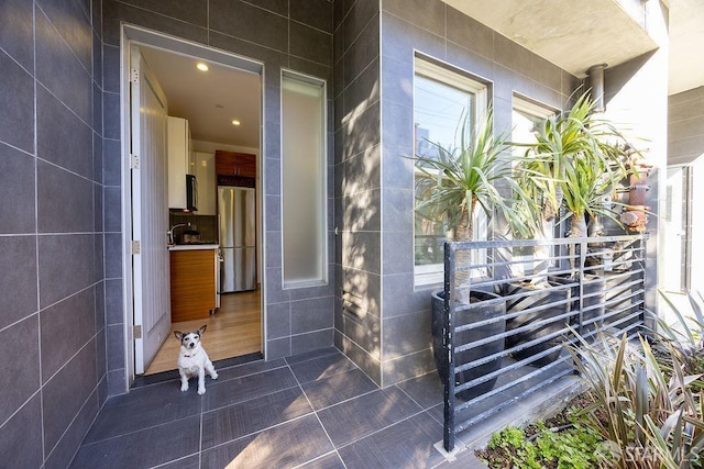 entrance to property with a sink and a balcony