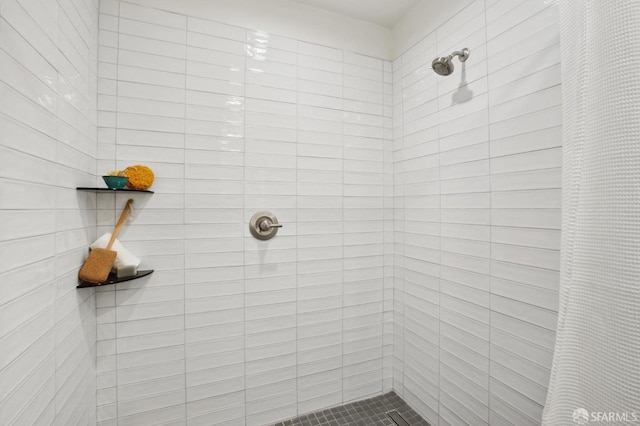 bathroom with curtained shower