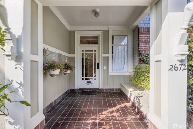 property entrance featuring covered porch